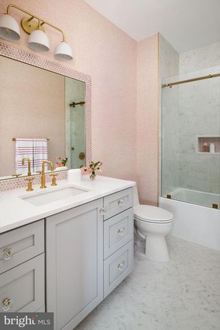 9910 DEERFIELD POND DR, Great Falls, VA 22066