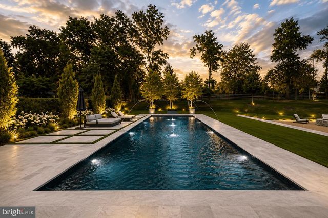 9910 DEERFIELD POND DR, Great Falls, VA 22066