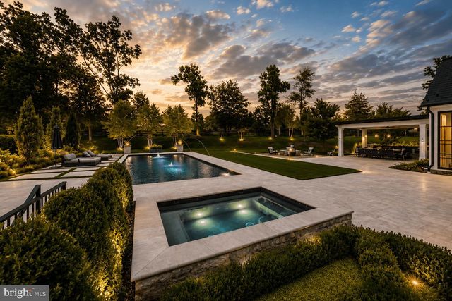 9910 DEERFIELD POND DR, Great Falls, VA 22066