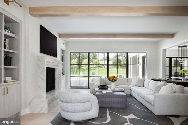 9910 DEERFIELD POND DR, Great Falls, VA 22066