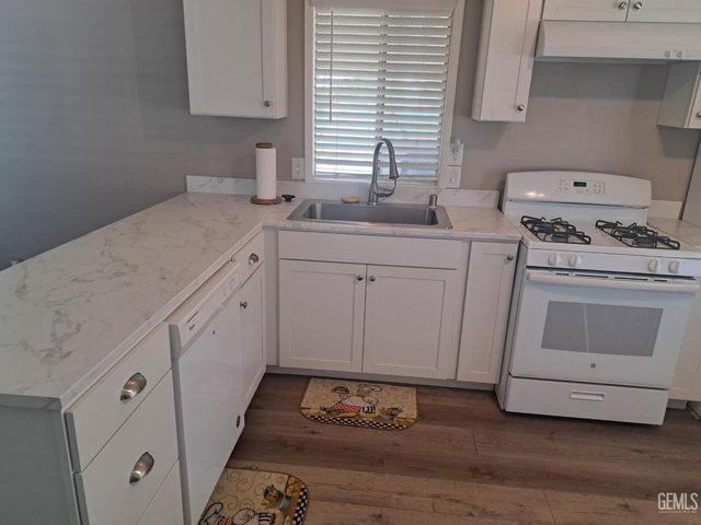 162 Love Lane, Bakersfield, CA 93308