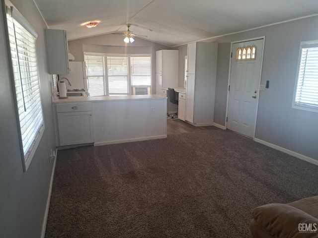 162 Love Lane, Bakersfield, CA 93308