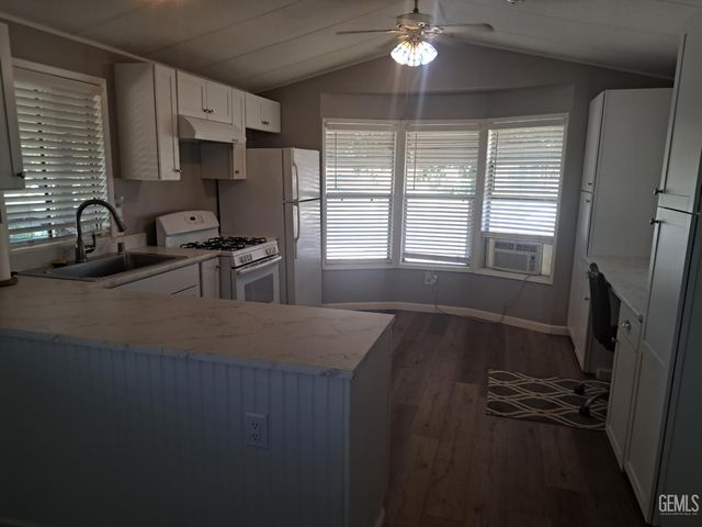 162 Love Lane, Bakersfield, CA 93308