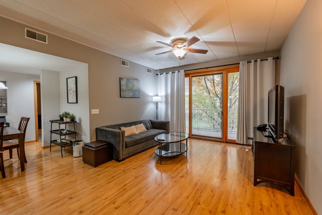 1745 PAVILION Way 206, Park Ridge, IL 60068