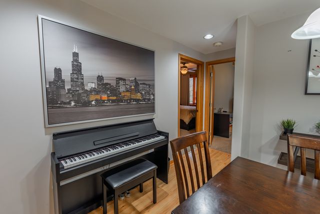 1745 PAVILION Way 206, Park Ridge, IL 60068