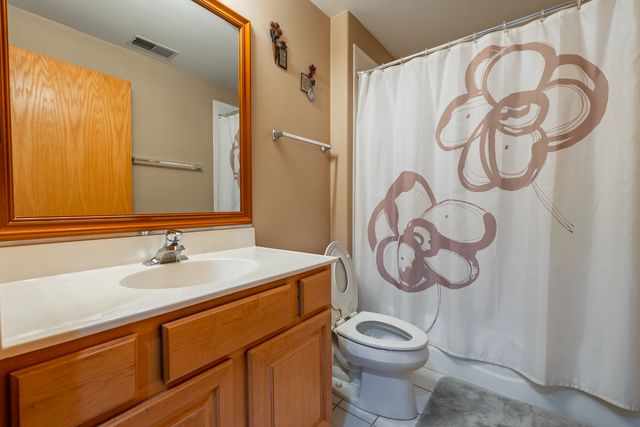 1745 PAVILION Way 206, Park Ridge, IL 60068