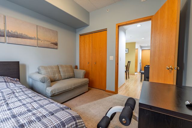 1745 PAVILION Way 206, Park Ridge, IL 60068