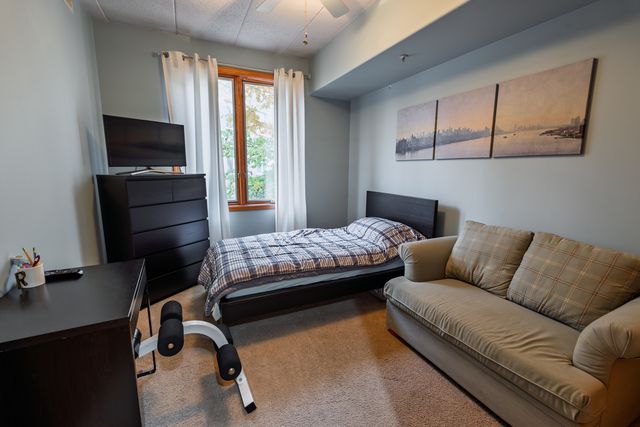 1745 PAVILION Way 206, Park Ridge, IL 60068