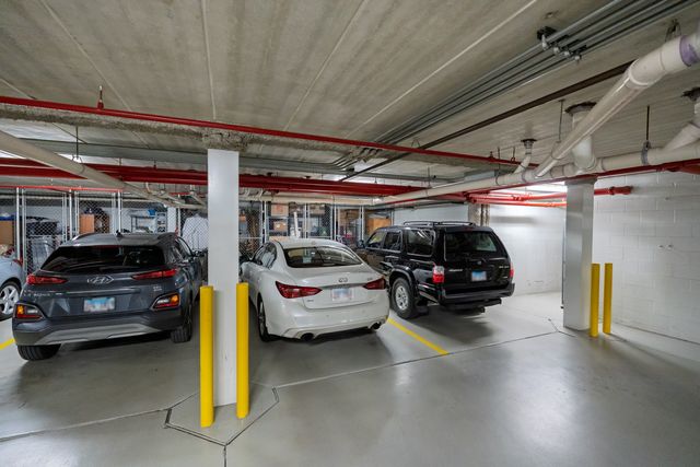 1745 PAVILION Way 206, Park Ridge, IL 60068