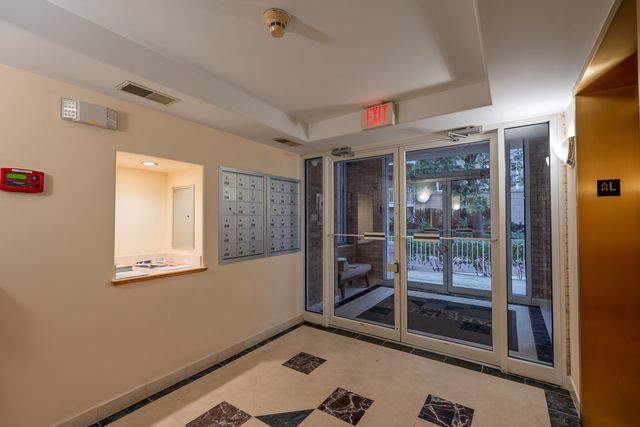 1745 PAVILION Way 206, Park Ridge, IL 60068