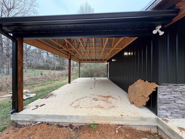 279 OAKGROVE RD, Selmer, TN 38375