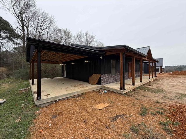 279 OAKGROVE RD, Selmer, TN 38375