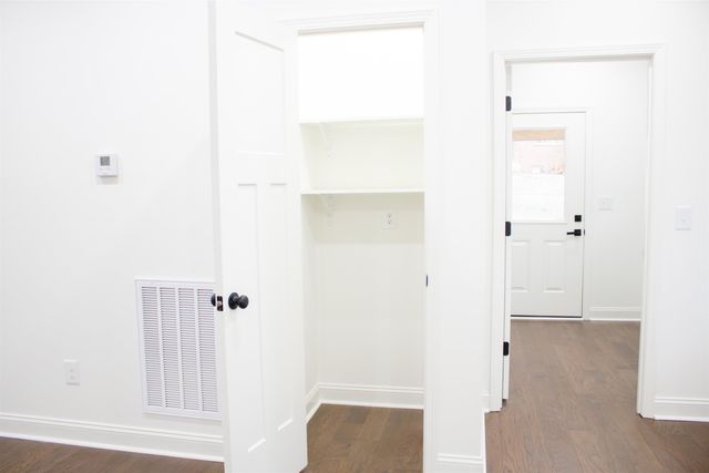 279 OAKGROVE RD, Selmer, TN 38375