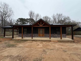 279 OAKGROVE RD, Selmer, TN 38375