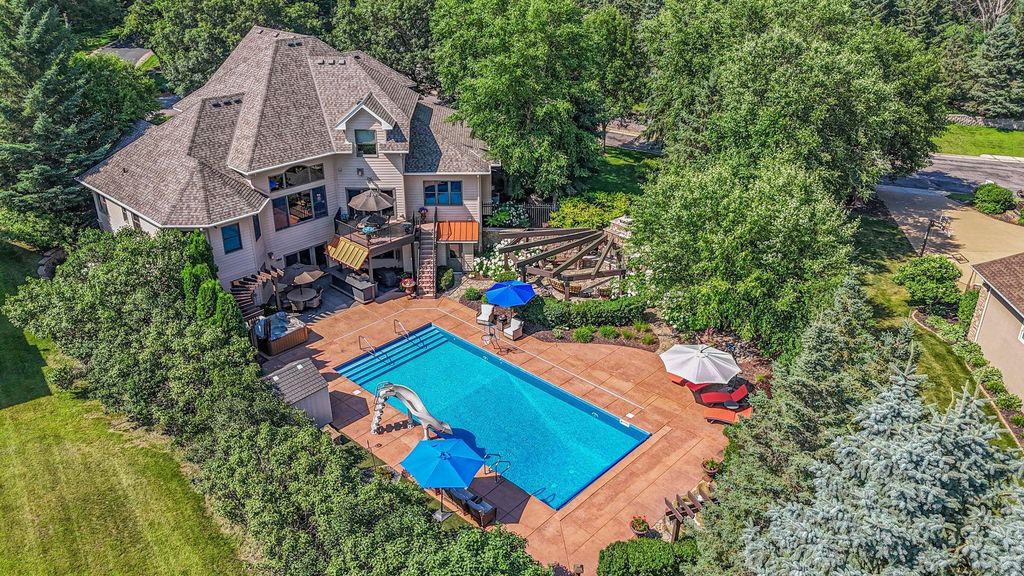 2255 Chelmsford Lane, Saint Cloud, MN 56301