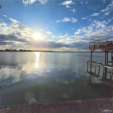 8442 Lago Vista Drive, Edcouch, TX 78538