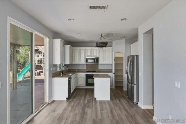 34463 Hillingdon, Winchester, CA 92596