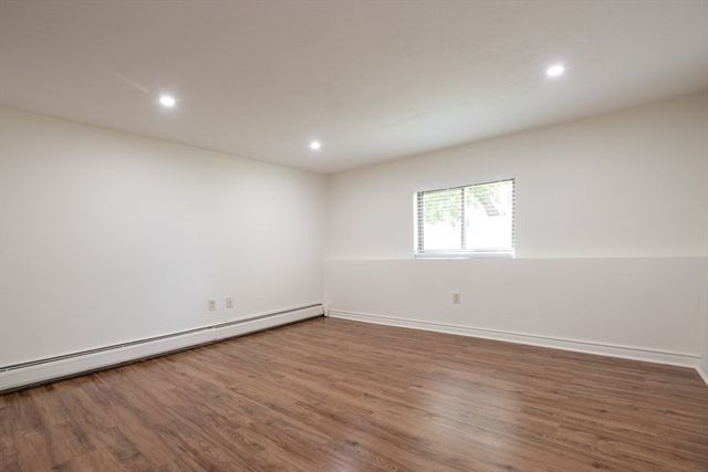 146 Willow 4, Waltham, MA 02453