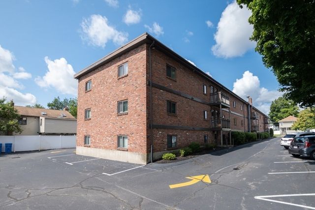 146 Willow 4, Waltham, MA 02453