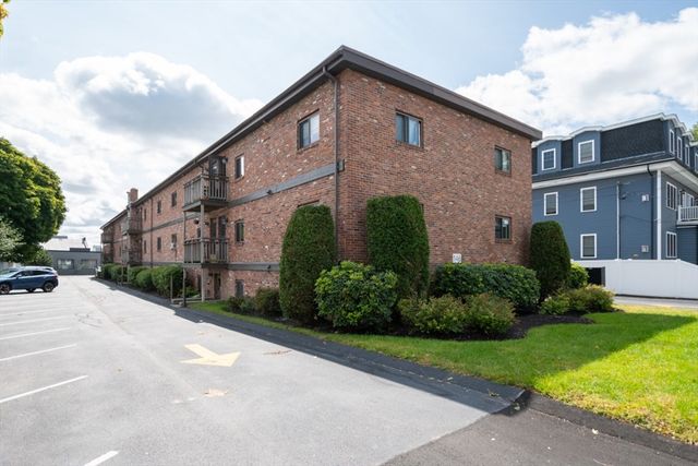 146 Willow 4, Waltham, MA 02453