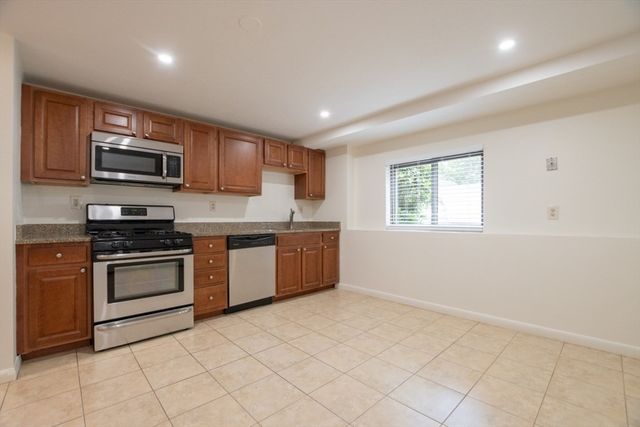 146 Willow 4, Waltham, MA 02453