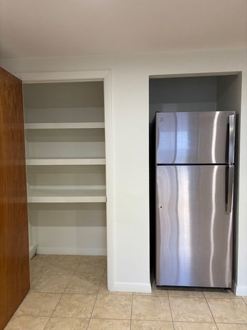 146 Willow 4, Waltham, MA 02453