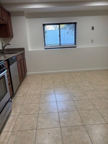 146 Willow 4, Waltham, MA 02453