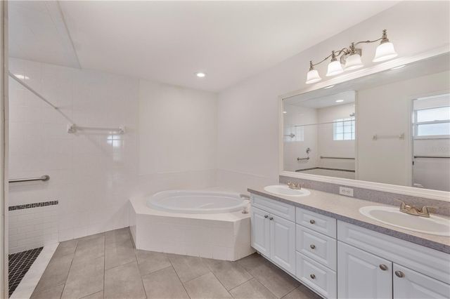 5711 MANCHESTER DRIVE E, Lakeland, FL 33810