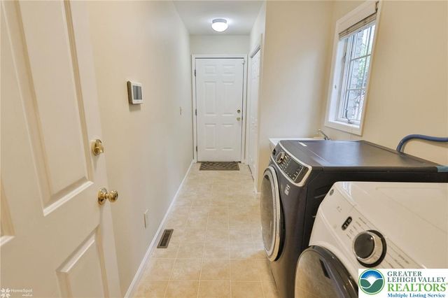 1946 Kyle Drive, Stroudsburg, PA 18360
