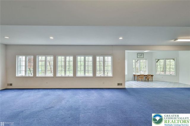 1946 Kyle Drive, Stroudsburg, PA 18360