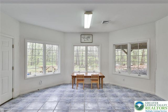 1946 Kyle Drive, Stroudsburg, PA 18360