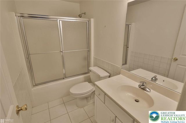 1946 Kyle Drive, Stroudsburg, PA 18360