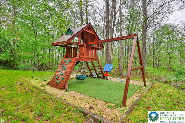 1946 Kyle Drive, Stroudsburg, PA 18360