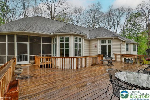 1946 Kyle Drive, Stroudsburg, PA 18360