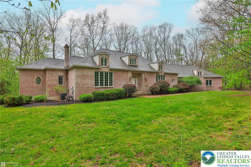 1946 Kyle Drive, Stroudsburg, PA 18360