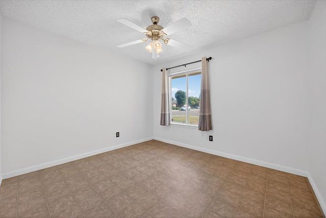 5286 W Richert Avenue, Fresno, CA 93722