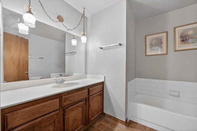 5286 W Richert Avenue, Fresno, CA 93722