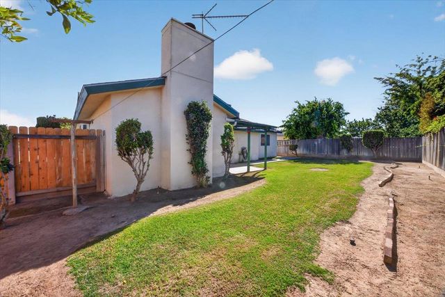 5286 W Richert Avenue, Fresno, CA 93722