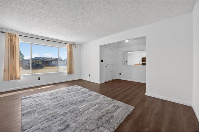 5286 W Richert Avenue, Fresno, CA 93722