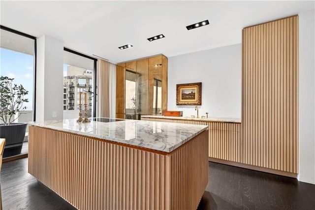 2575 Peachtree NE Road 18C, Atlanta, GA 30305