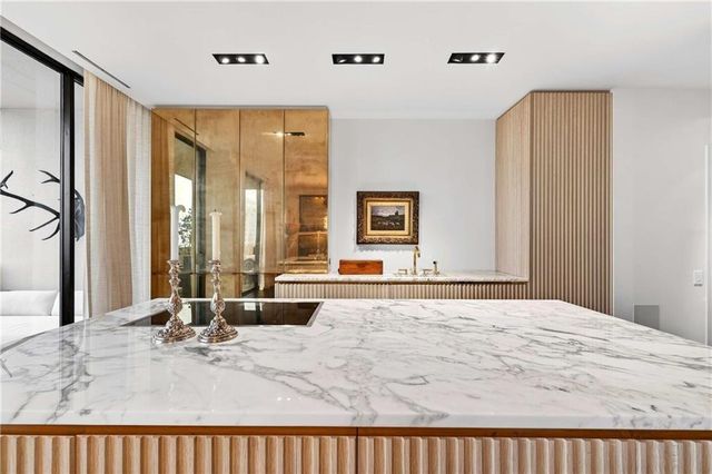 2575 Peachtree NE Road 18C, Atlanta, GA 30305