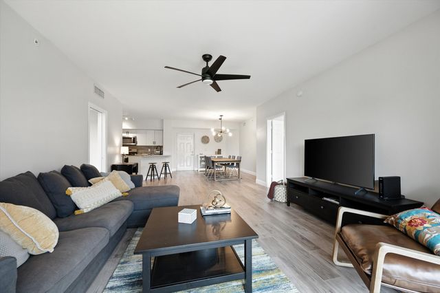 11720 St Andrews Place 203, Wellington, FL 33414