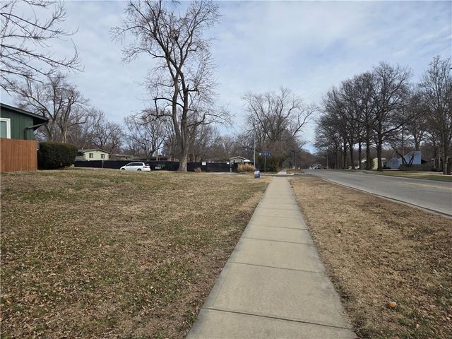 8014 Falmouth Street, Prairie Village, KS 66208