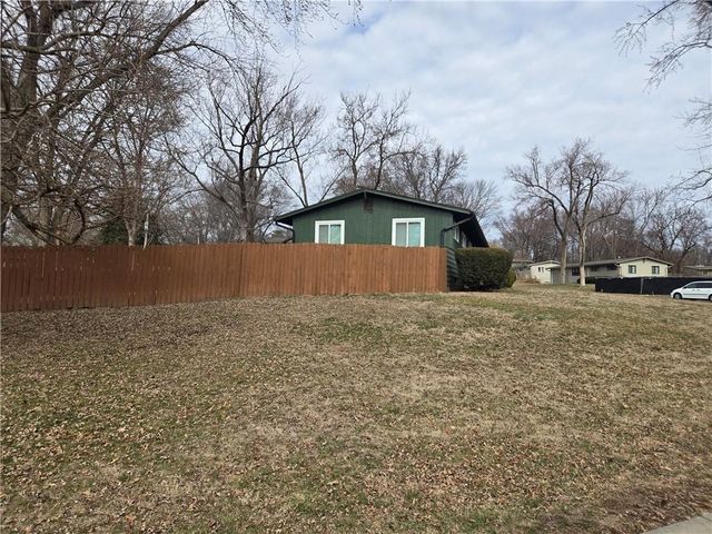 8014 Falmouth Street, Prairie Village, KS 66208