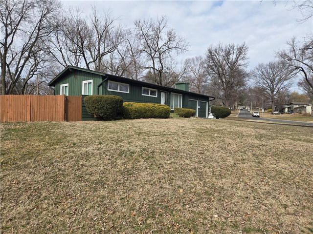 8014 Falmouth Street, Prairie Village, KS 66208