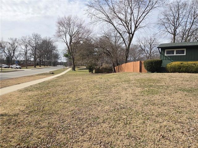 8014 Falmouth Street, Prairie Village, KS 66208