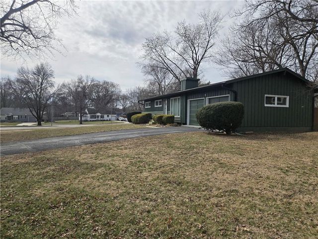 8014 Falmouth Street, Prairie Village, KS 66208