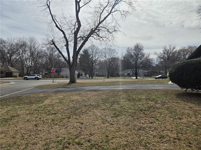 8014 Falmouth Street, Prairie Village, KS 66208