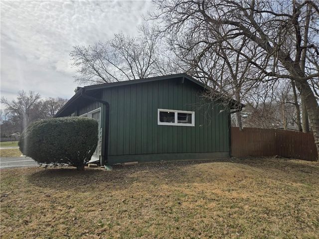 8014 Falmouth Street, Prairie Village, KS 66208