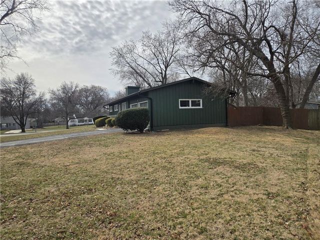 8014 Falmouth Street, Prairie Village, KS 66208